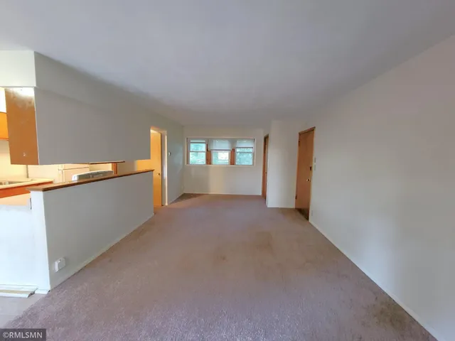 $950 | 545 Birchcrest Drive, Unit 4, River Falls, WI 54022