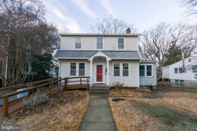 a front view of house with yard