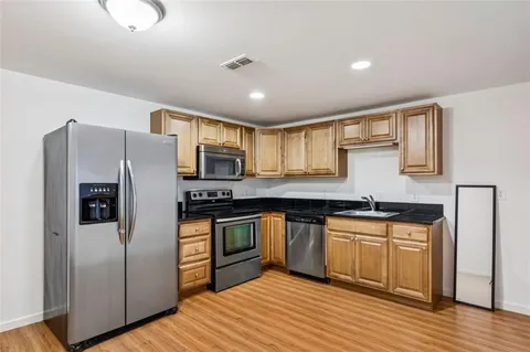 a view of yard with green space