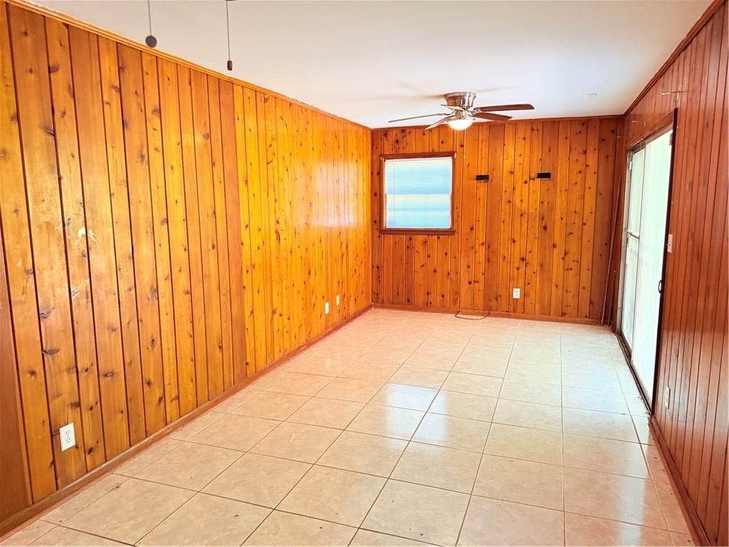 3460 Boring Road Decatur, GA 30034 - Photo 6 of 16 a view of an empty room and a window
