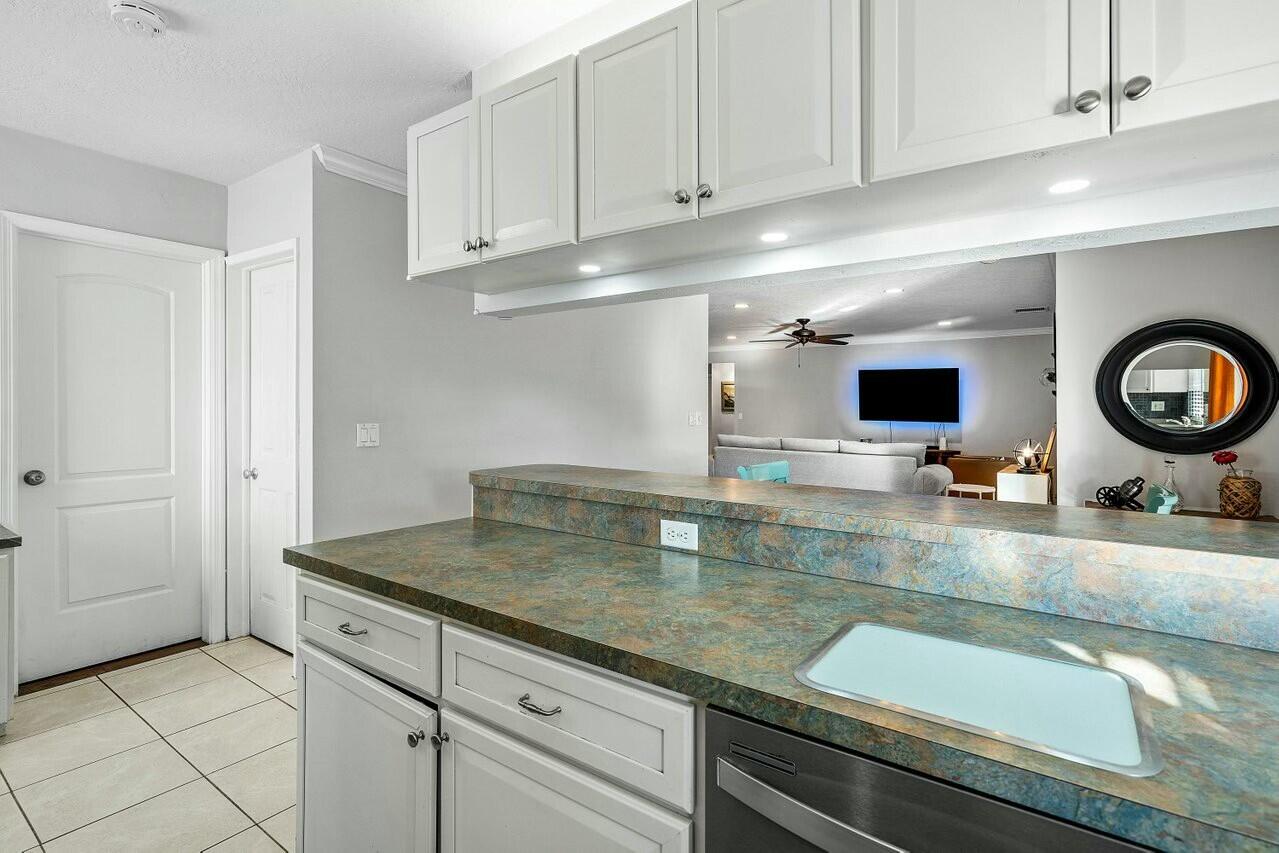 984 Southwest 5th Street Boca Raton, FL 33486 - Photo 5 of 35 tempImagevl1UwZ