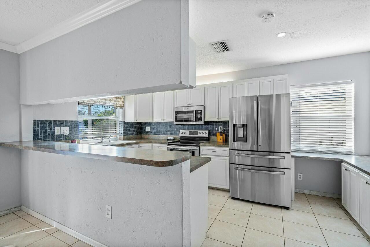 984 Southwest 5th Street Boca Raton, FL 33486 - Photo 7 of 35 tempImageKMIO9J