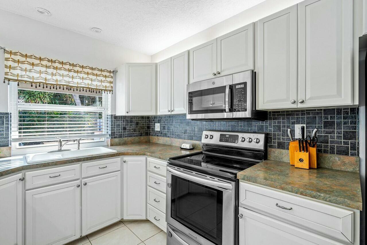 984 Southwest 5th Street Boca Raton, FL 33486 - Photo 10 of 35 tempImageGjXQns