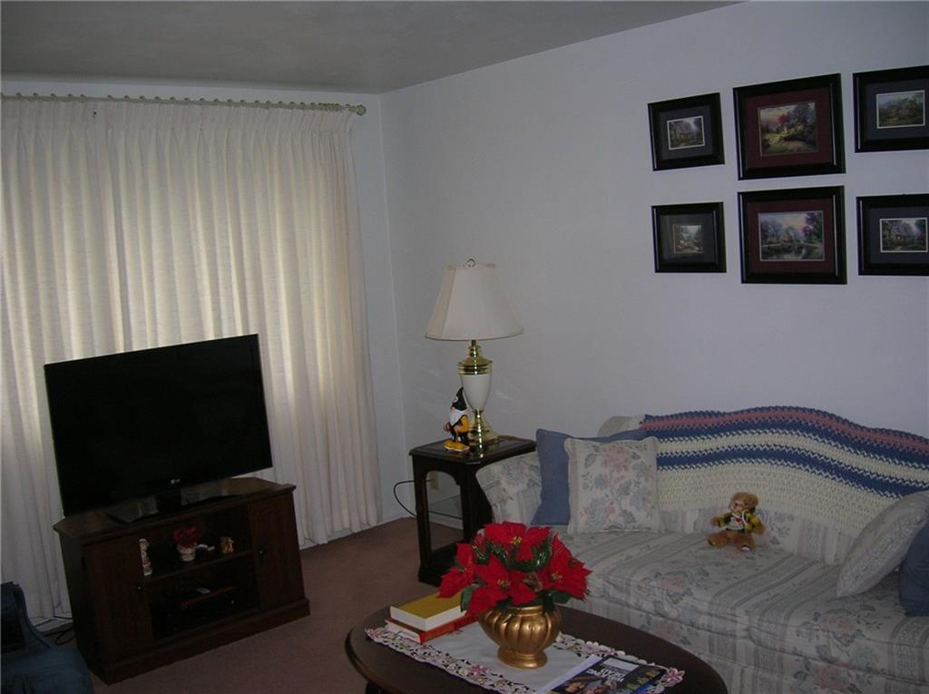 621 Quince Road Monroeville, PA 15146 - Photo 3 of 14 Gallery Image 3