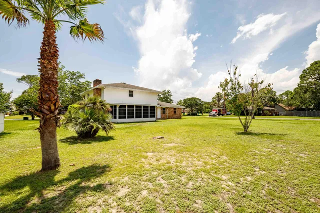 a view of a house with a yard