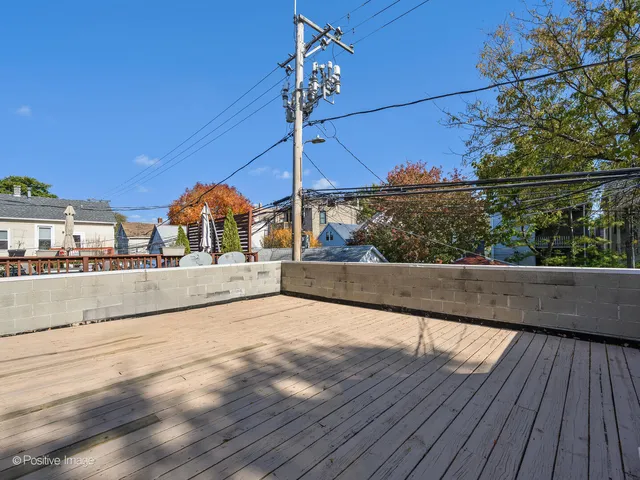 a view of houses with sky view