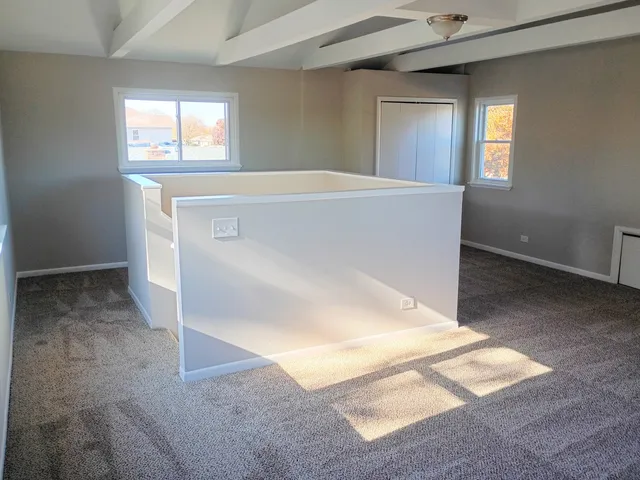 a view of empty room with window