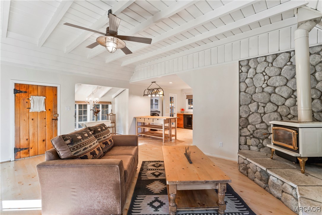 784 Sierra Vista Drive Twin Peaks, CA 92391 - Photo 4 of 17 a living room with furniture