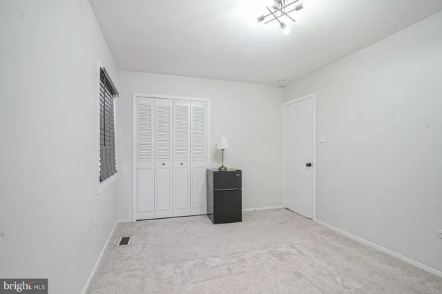 a room with furniture and air conditioner