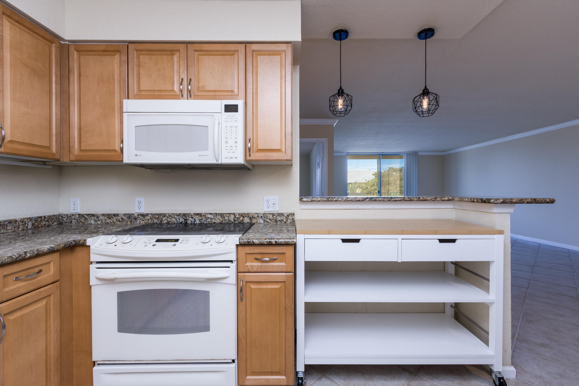 1000 Spanish River Road, Unit 4G Boca Raton, FL 33432 - Photo 11 of 51 Kitchen 2