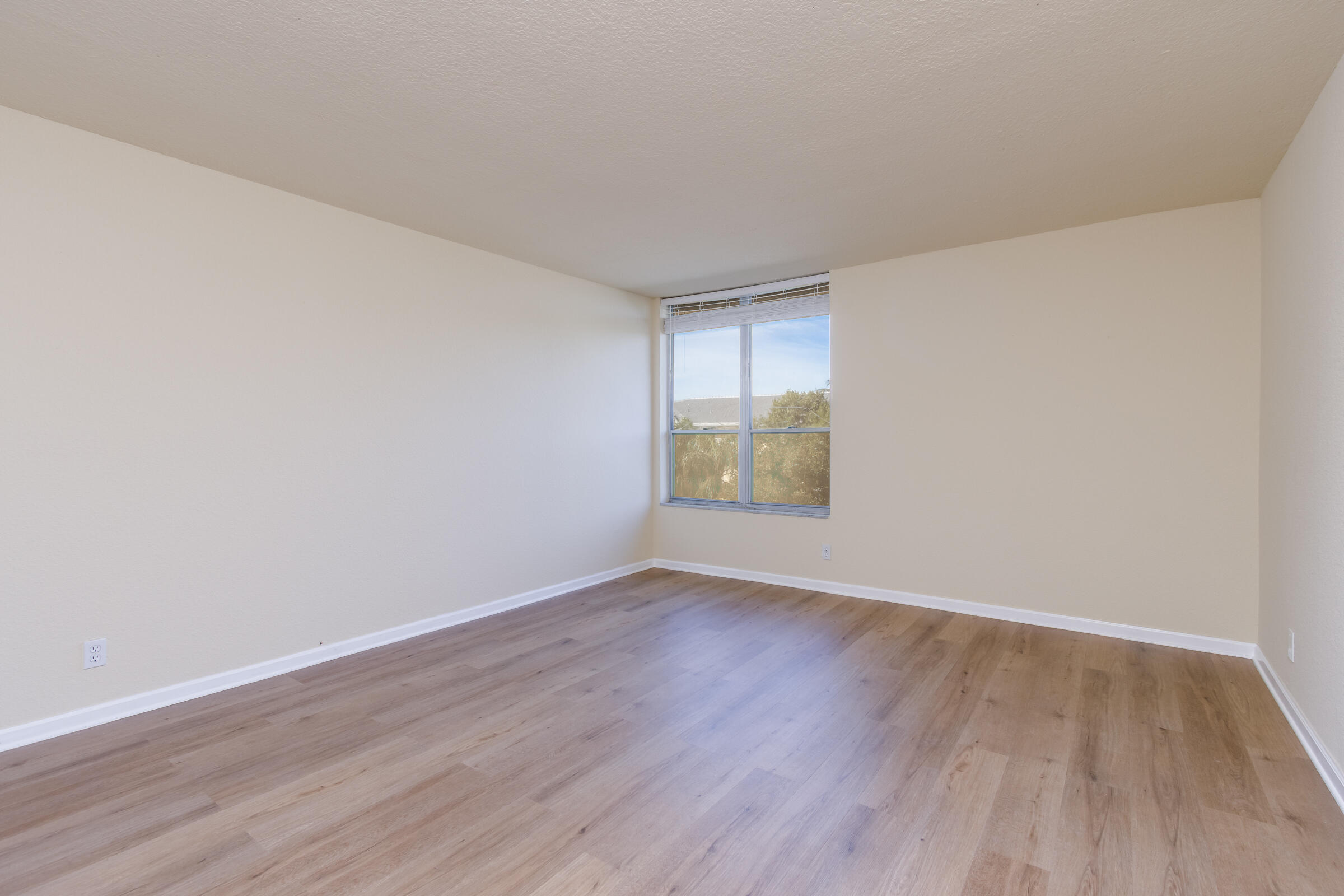 1000 Spanish River Road, Unit 4G Boca Raton, FL 33432 - Photo 21 of 51 Bedroom 1