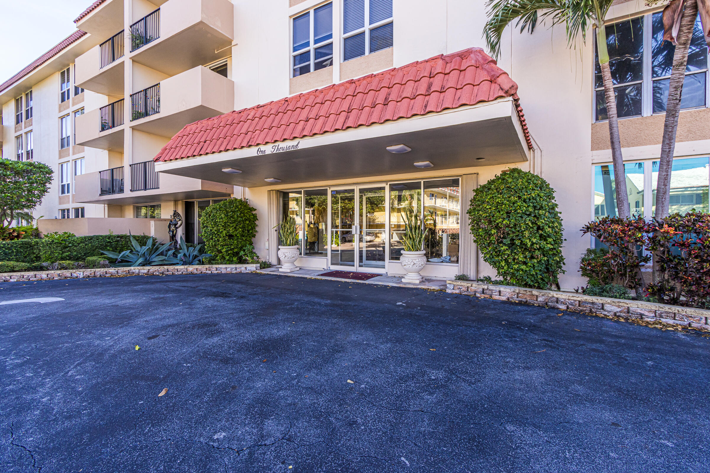 1000 Spanish River Road, Unit 4G Boca Raton, FL 33432 - Photo 3 of 51 Boca View Front Entrance