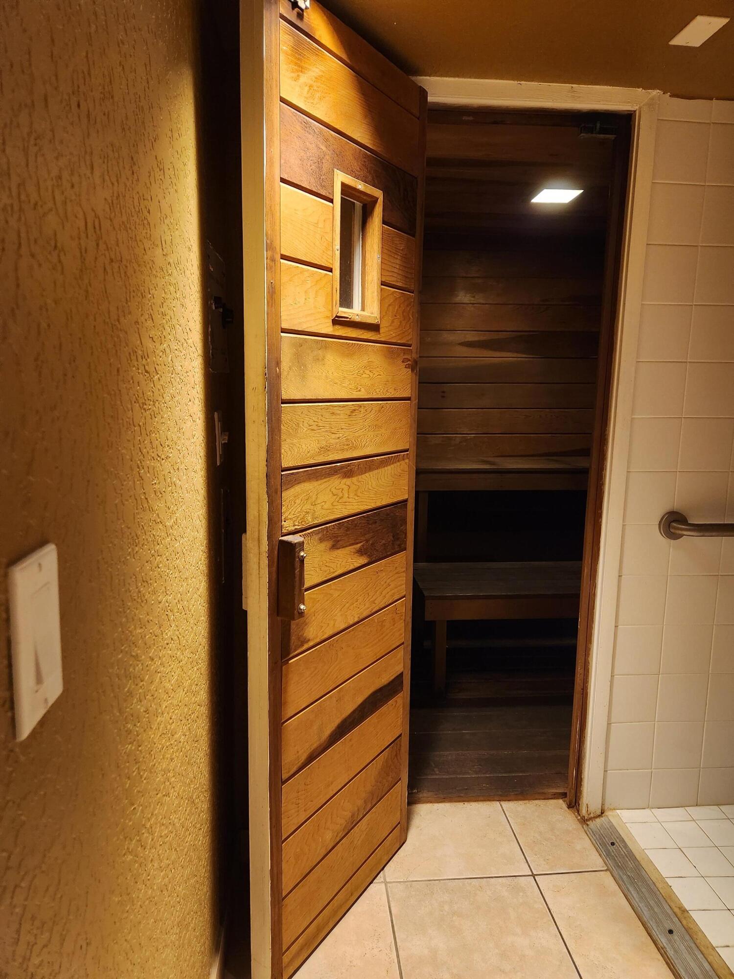 1000 Spanish River Road, Unit 4G Boca Raton, FL 33432 - Photo 37 of 51 Sauna