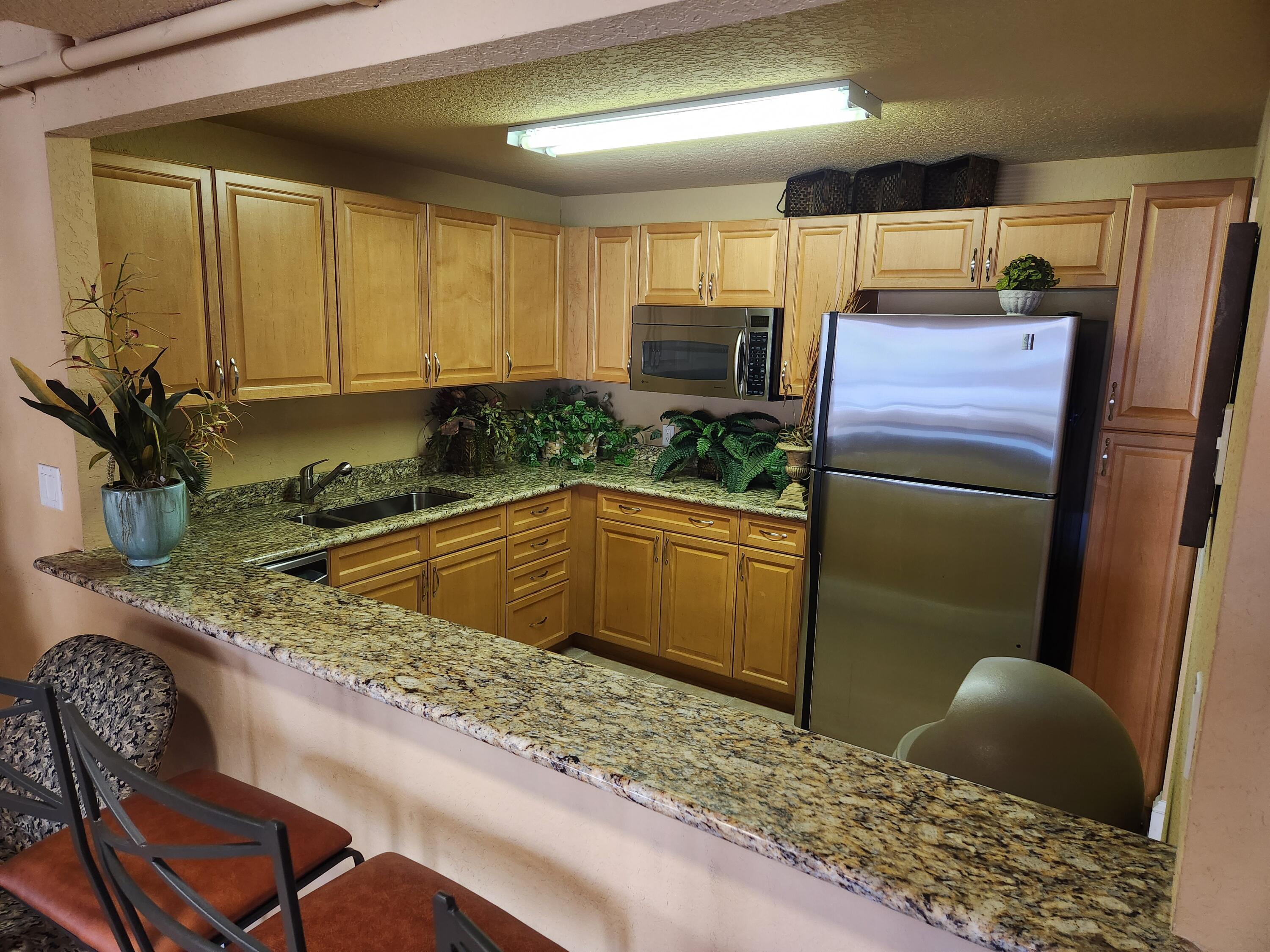 1000 Spanish River Road, Unit 4G Boca Raton, FL 33432 - Photo 44 of 51 Community Kitchen