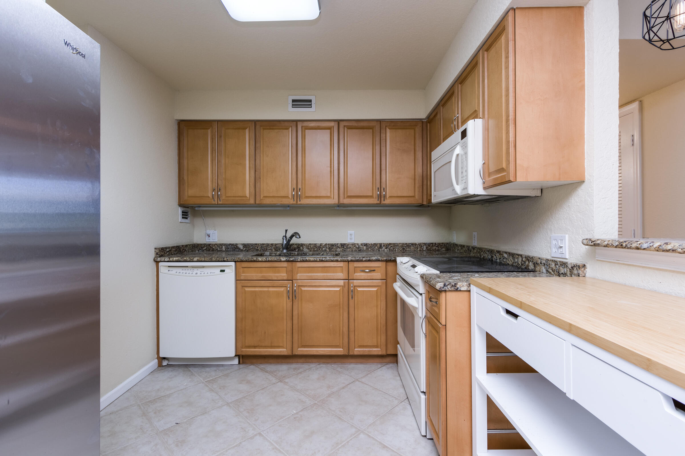 1000 Spanish River Road, Unit 4G Boca Raton, FL 33432 - Photo 10 of 51 Kitchen 1