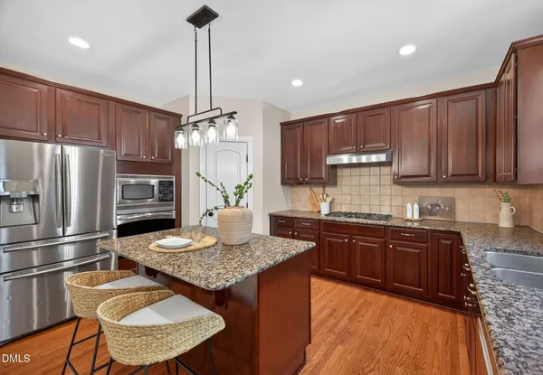 $875,000 | 110 Vintage Hill Circle, Apex, NC 27539