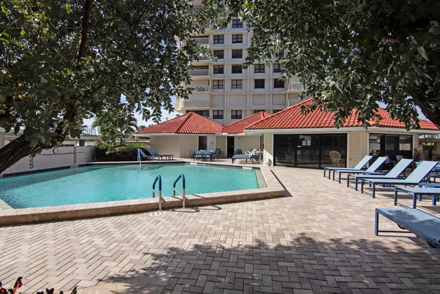 $475,000 | 5480 North Ocean Drive, Unit A1D, Singer Island, FL 33404