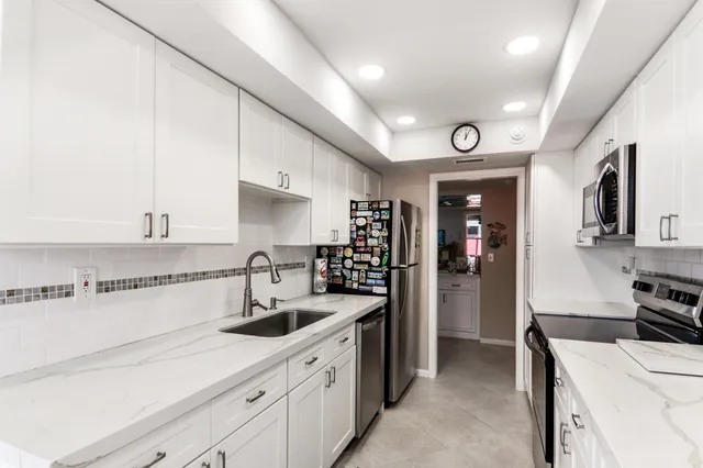 $475,000 | 5480 North Ocean Drive, Unit A1D, Singer Island, FL 33404