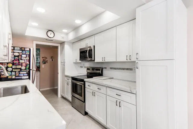 $475,000 | 5480 North Ocean Drive, Unit A1D, Singer Island, FL 33404