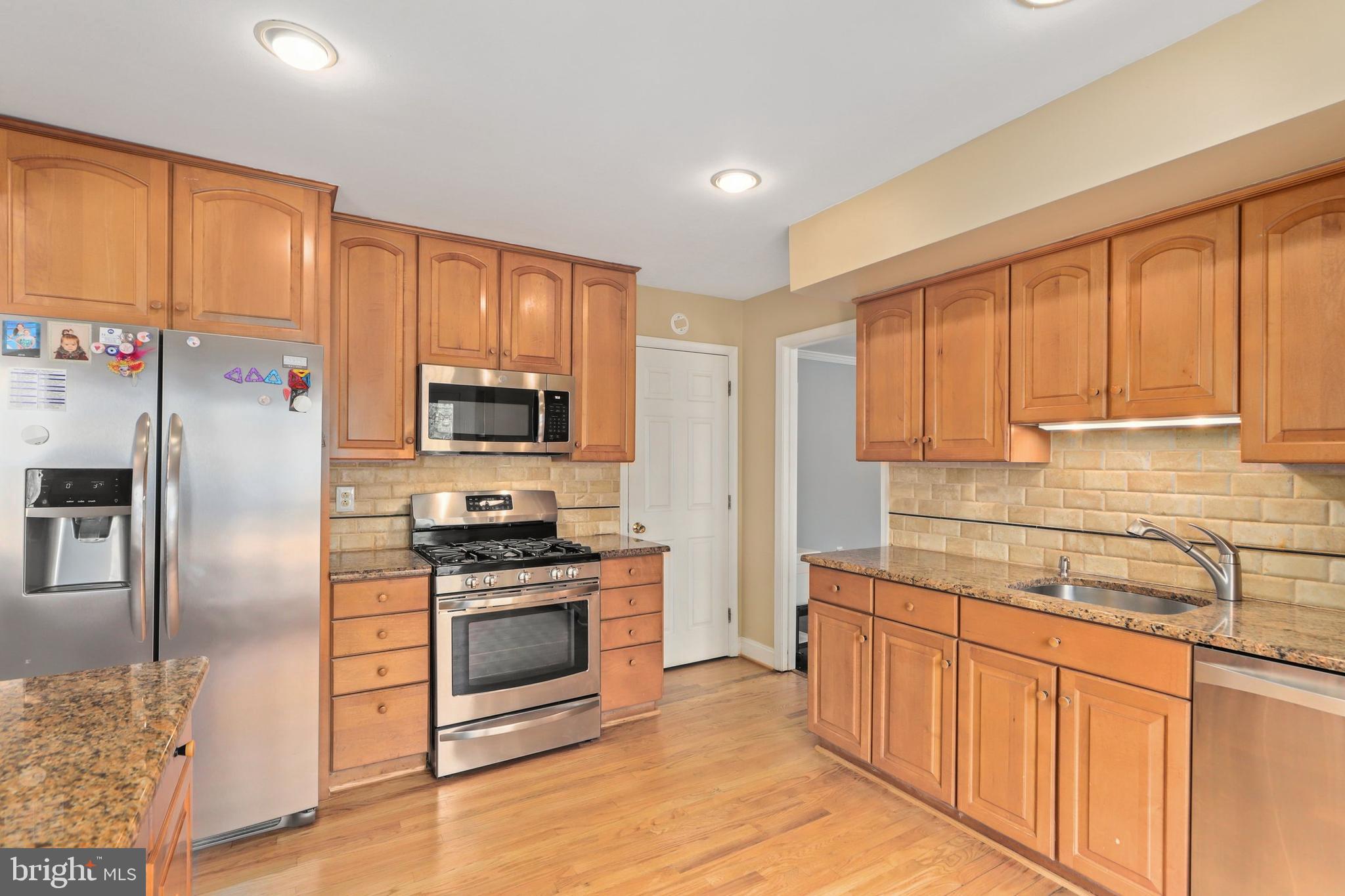 2422 Pony Lane Reston, VA 20191 - Photo 2 of 34