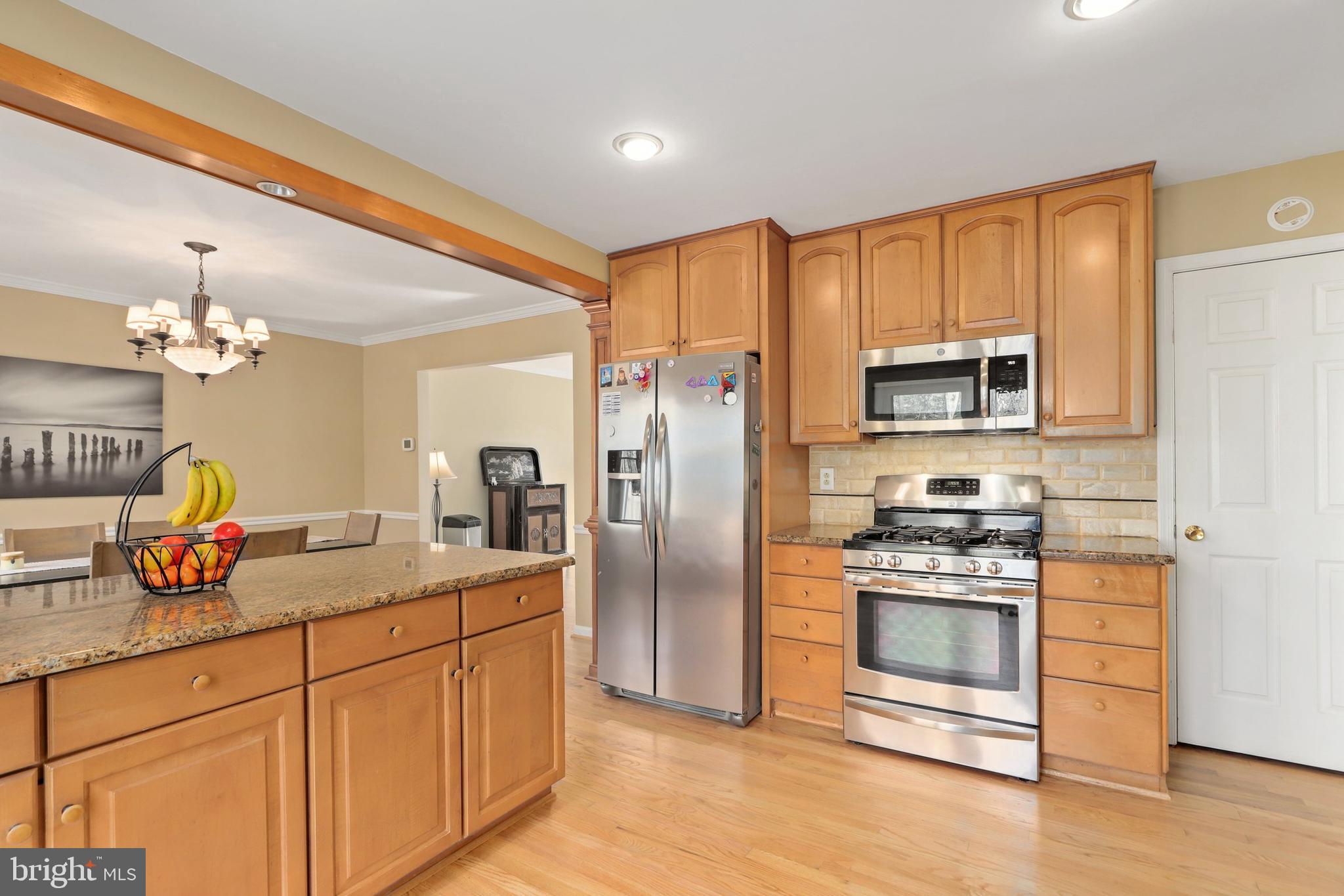2422 Pony Lane Reston, VA 20191 - Photo 3 of 34
