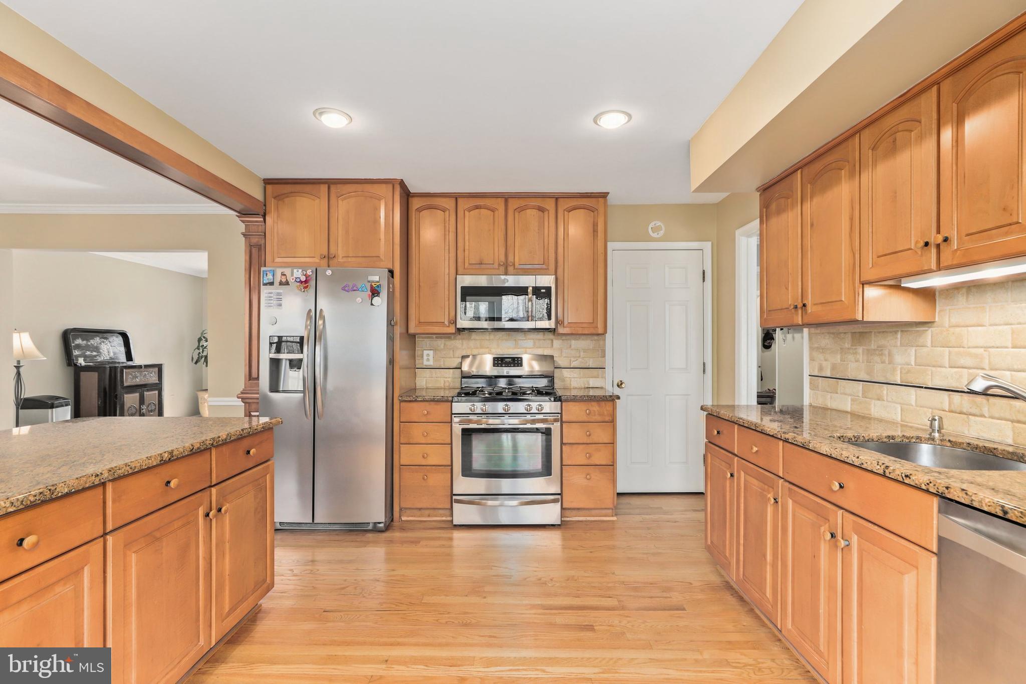 2422 Pony Lane Reston, VA 20191 - Photo 6 of 34