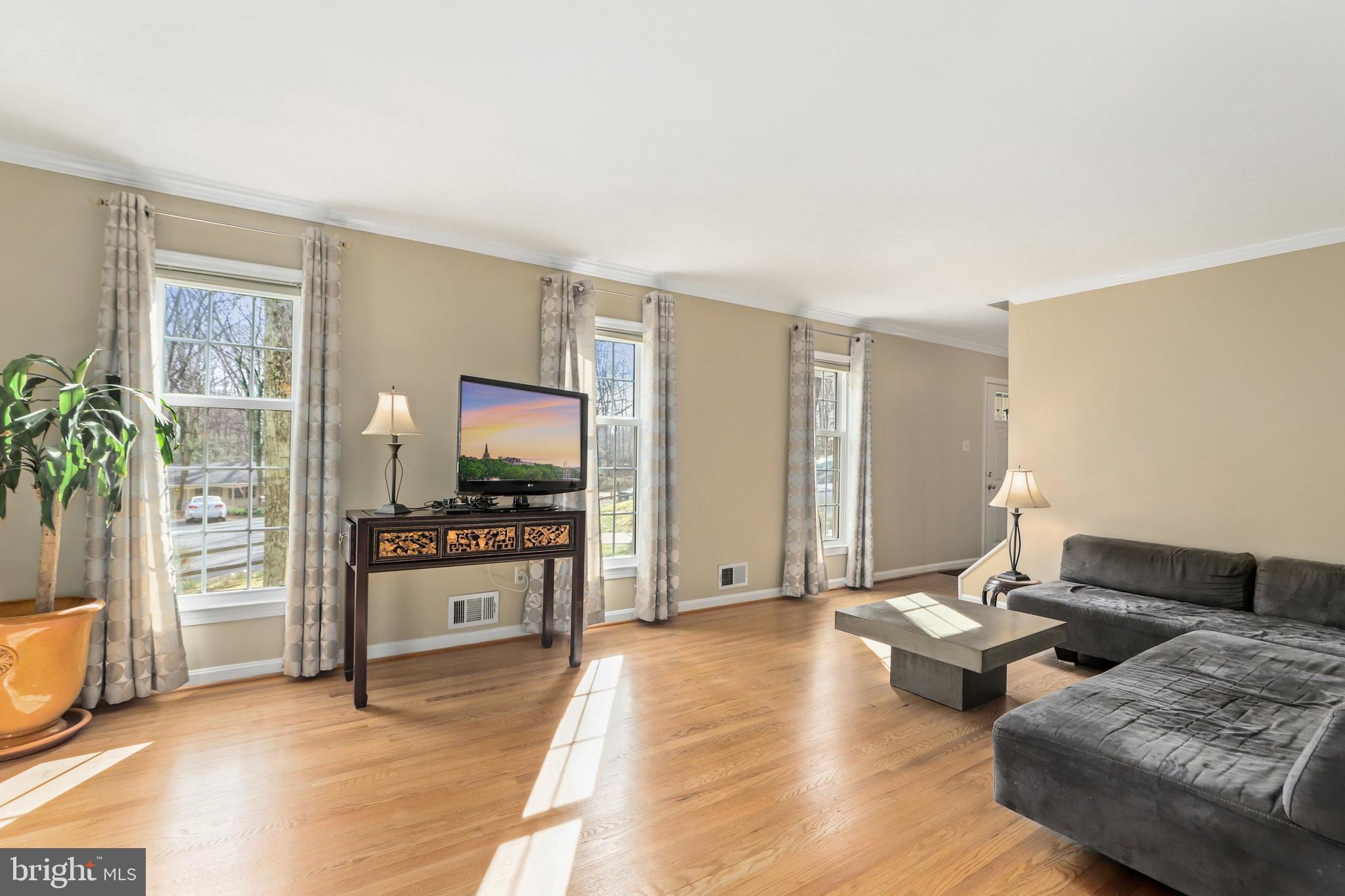 2422 Pony Lane Reston, VA 20191 - Photo 10 of 34