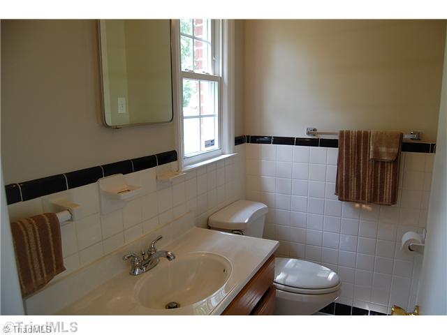 401 Lindley Road Greensboro, NC 27410 - Photo 12 of 16 Master Bath/Spa.