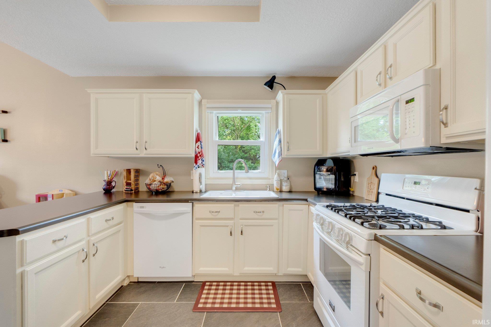 11724 Coldwater Road Fort Wayne, IN 46845 - Photo 16 of 35 Gallery Image 16