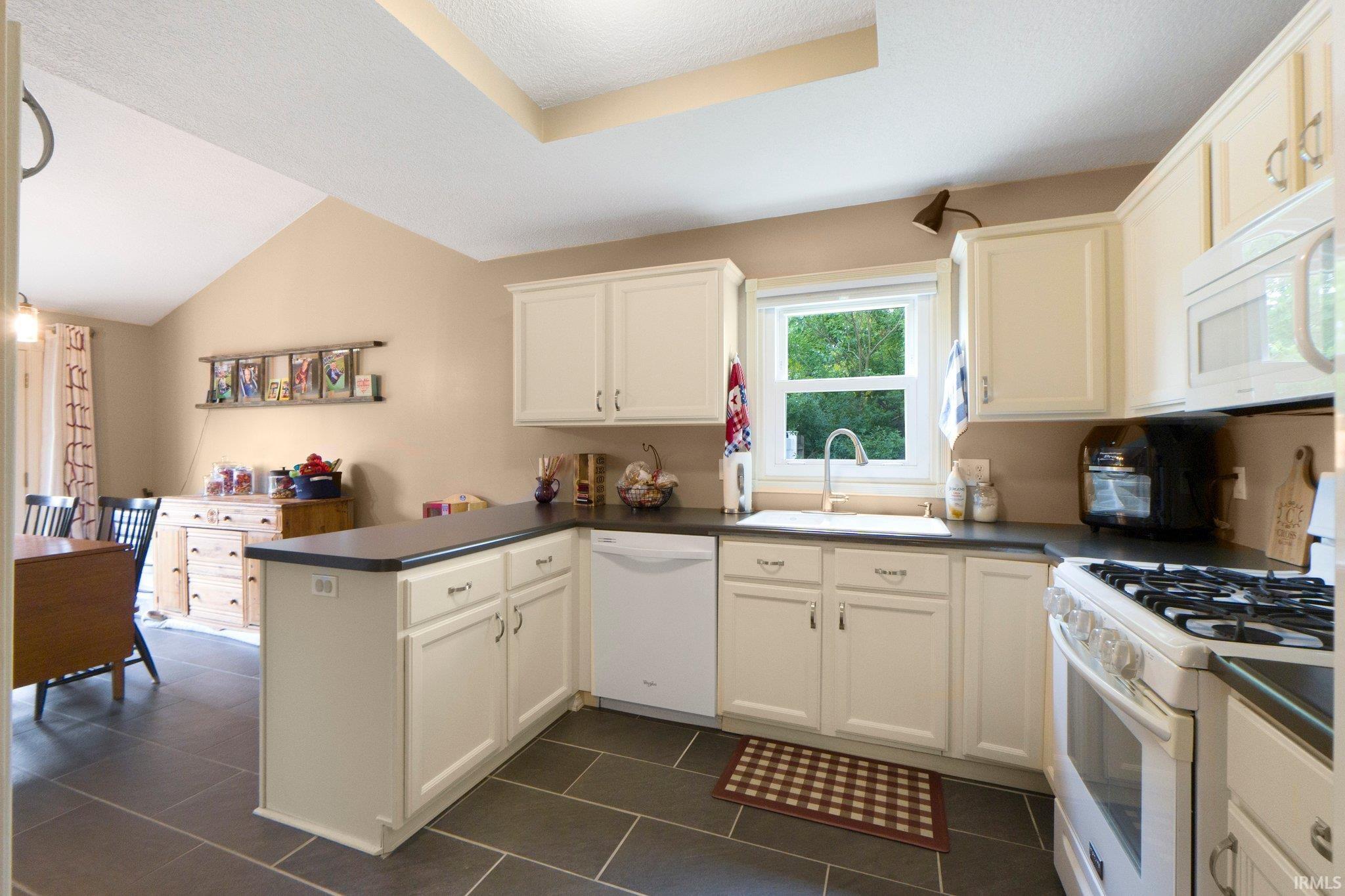 11724 Coldwater Road Fort Wayne, IN 46845 - Photo 18 of 35 Gallery Image 18
