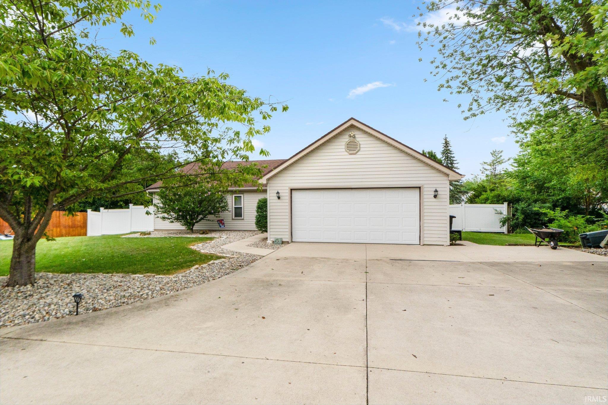 11724 Coldwater Road Fort Wayne, IN 46845 - Photo 2 of 35 Gallery Image 2