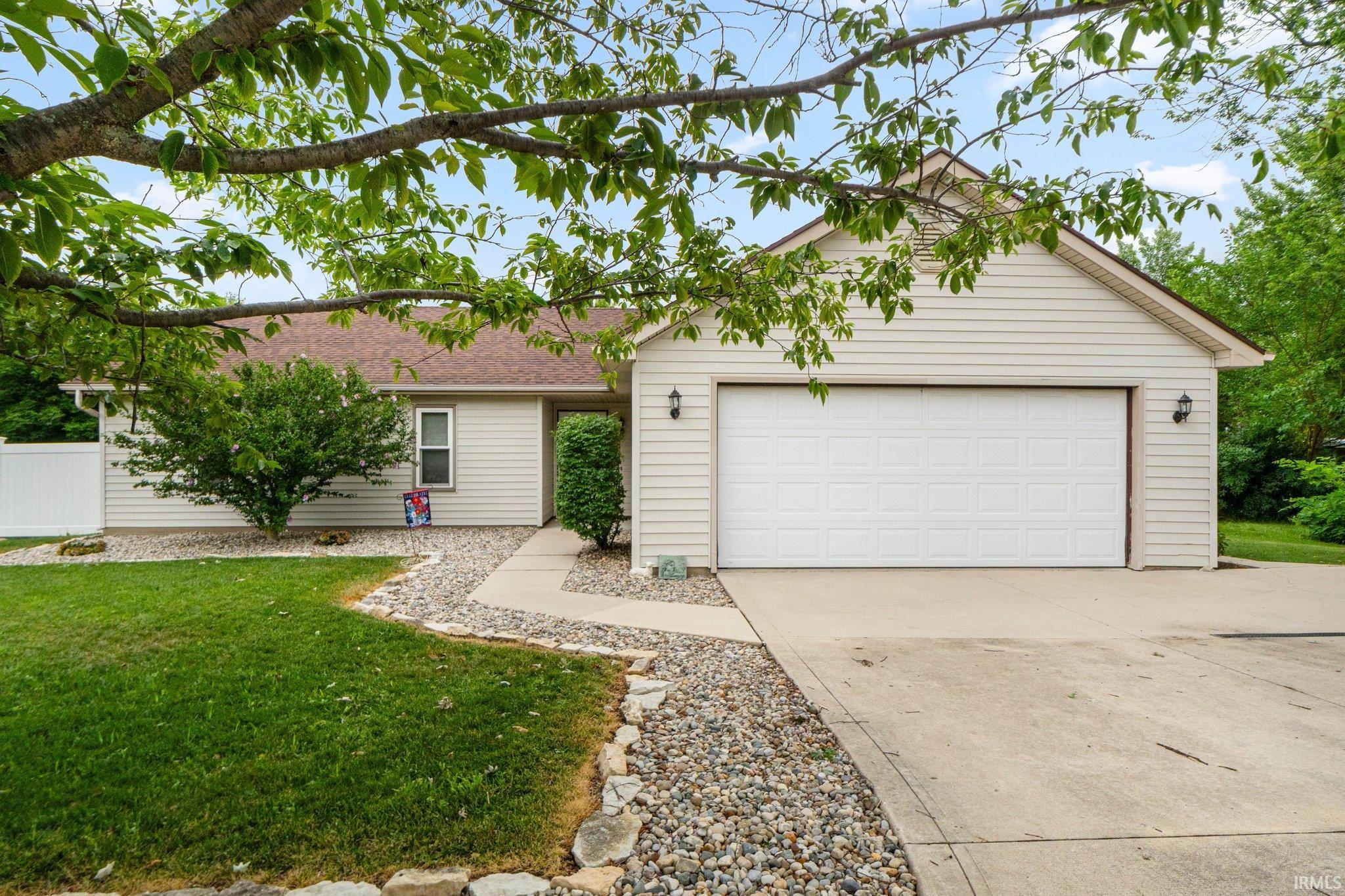 11724 Coldwater Road Fort Wayne, IN 46845 - Photo 3 of 35 Gallery Image 3