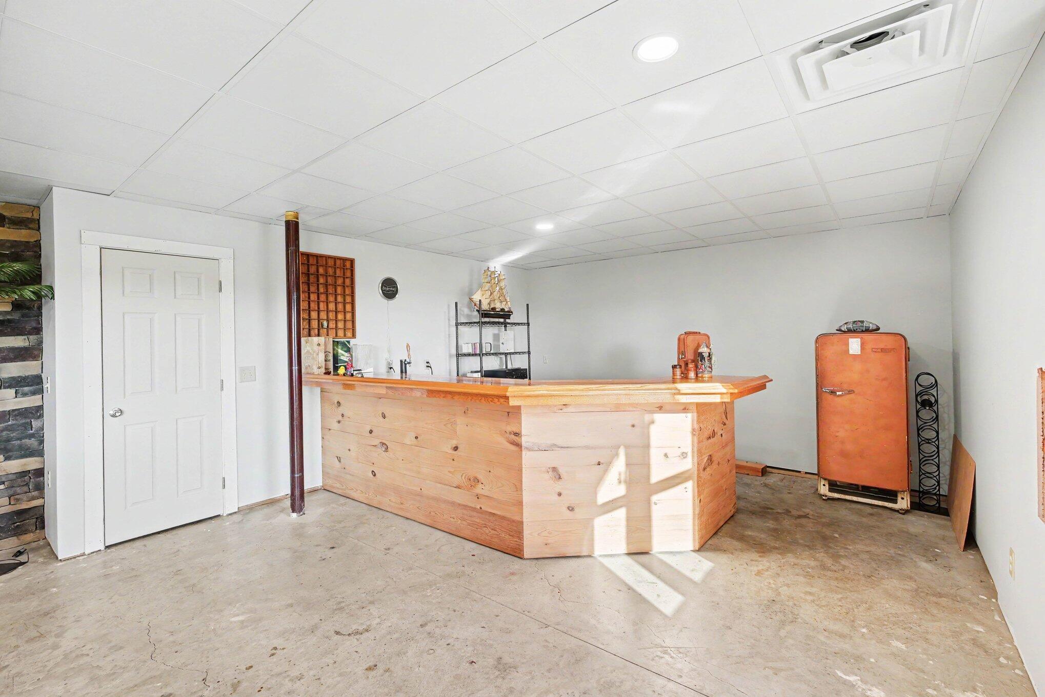 979 Hamilton Road Brooksville, KY 41004 - Photo 33 of 49 Wet Bar