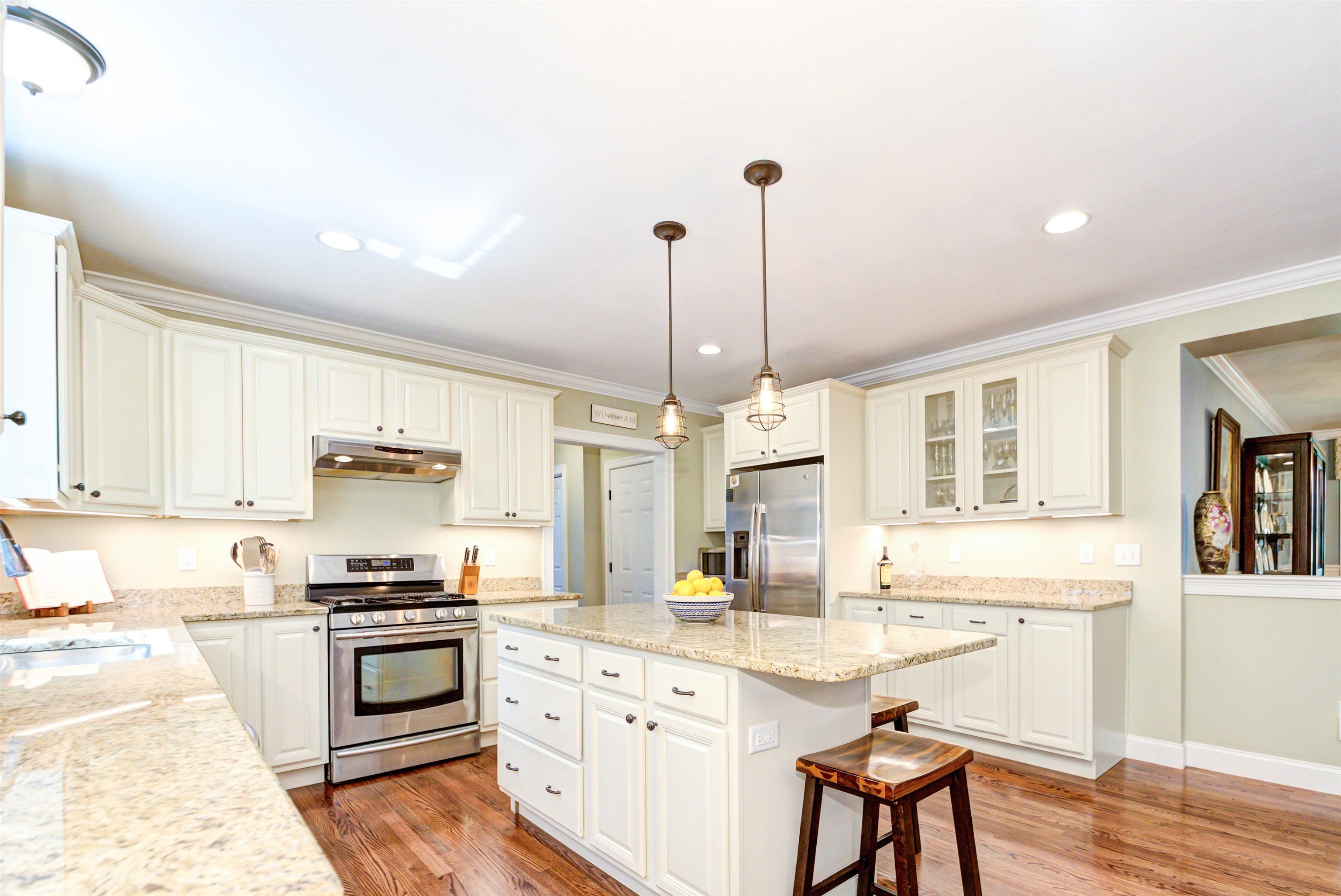 27 Cardiff Road Windham, NH 03087 - Photo 3 of 35
