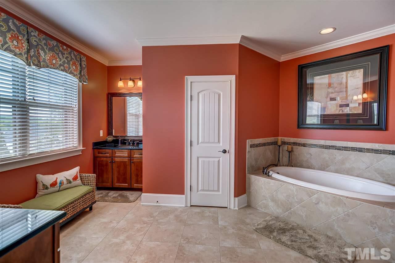 5028 Fanyon Way Raleigh, NC 27612 - Photo 13 of 26 Gallery Image 13
