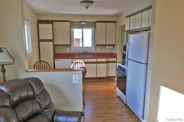 18000 Davidson Road Fraser, MI 48026 - Photo 21 of 26 house23kitchen.jpg