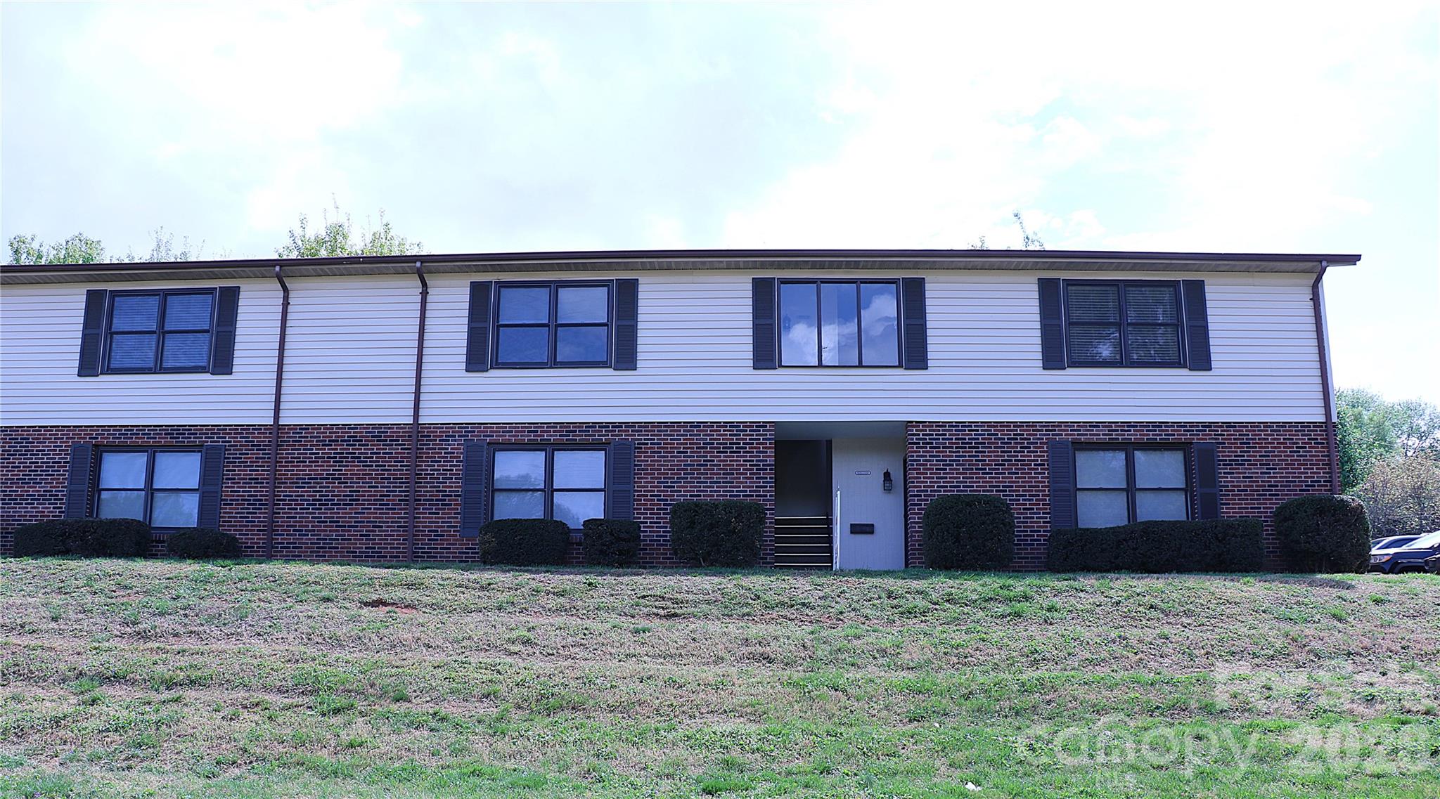 525 Southwest 12th Street Southwest, Unit 29 Hickory, NC 28602 - Photo 18 of 20 a brick house building