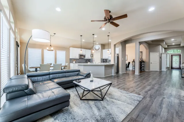 $2,600 | 10923 Starling Creek Drive, Richmond, TX 77406