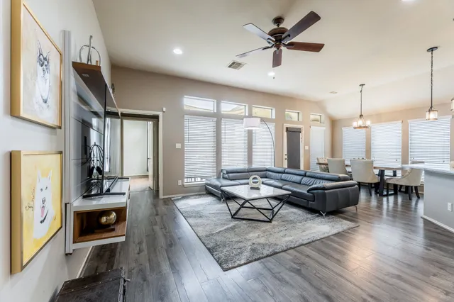 $2,600 | 10923 Starling Creek Drive, Richmond, TX 77406