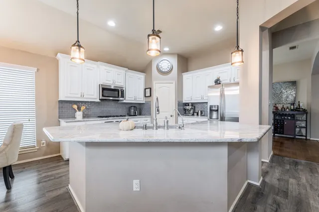 $2,600 | 10923 Starling Creek Drive, Richmond, TX 77406