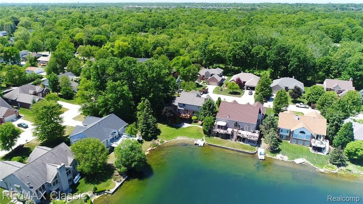 2235 Avon Lake Lane Rochester, MI 48307 - Photo 44 of 46 047-Aerial_View_III.jpg
