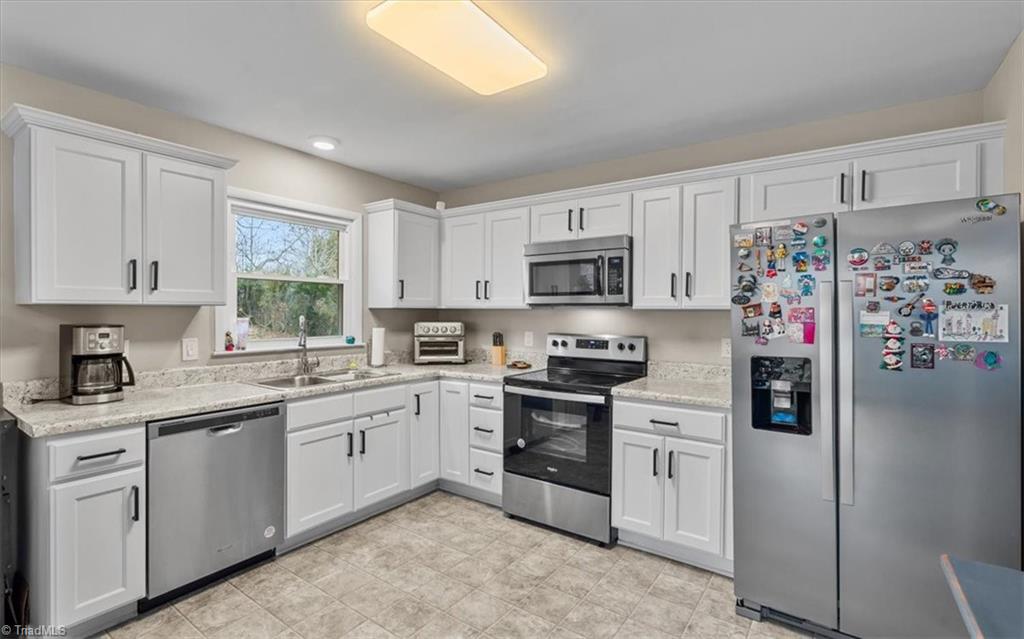 601 Runyon Drive High Point, NC 27260 - Photo 11 of 47