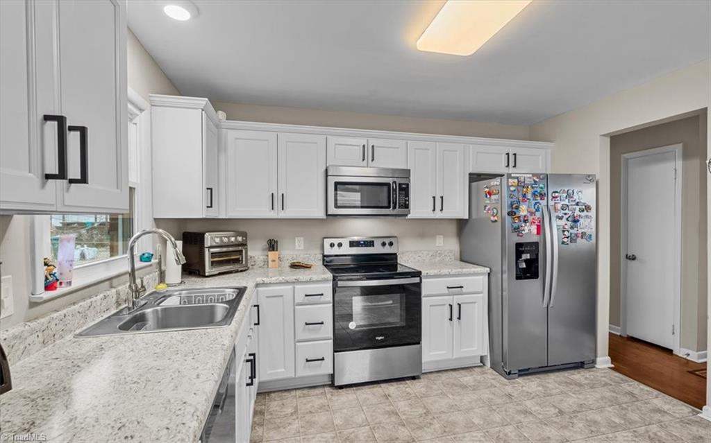 601 Runyon Drive High Point, NC 27260 - Photo 13 of 47