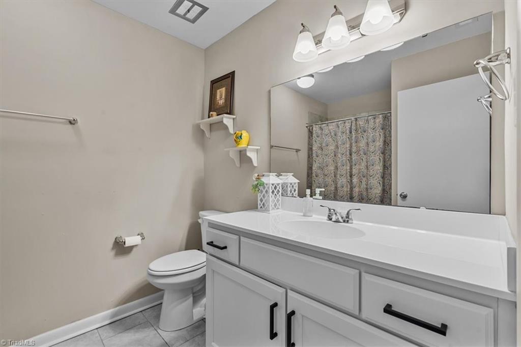 601 Runyon Drive High Point, NC 27260 - Photo 24 of 47