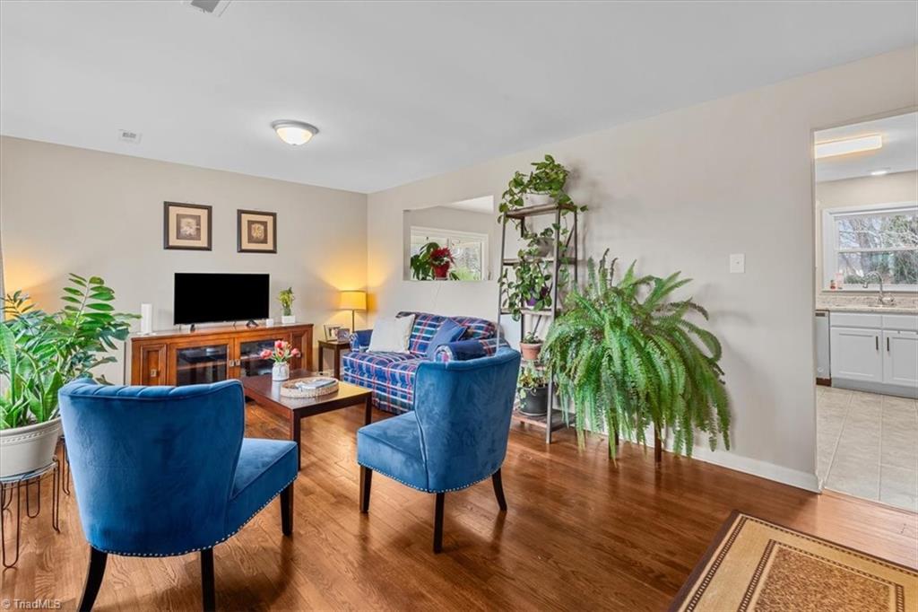 601 Runyon Drive High Point, NC 27260 - Photo 9 of 47