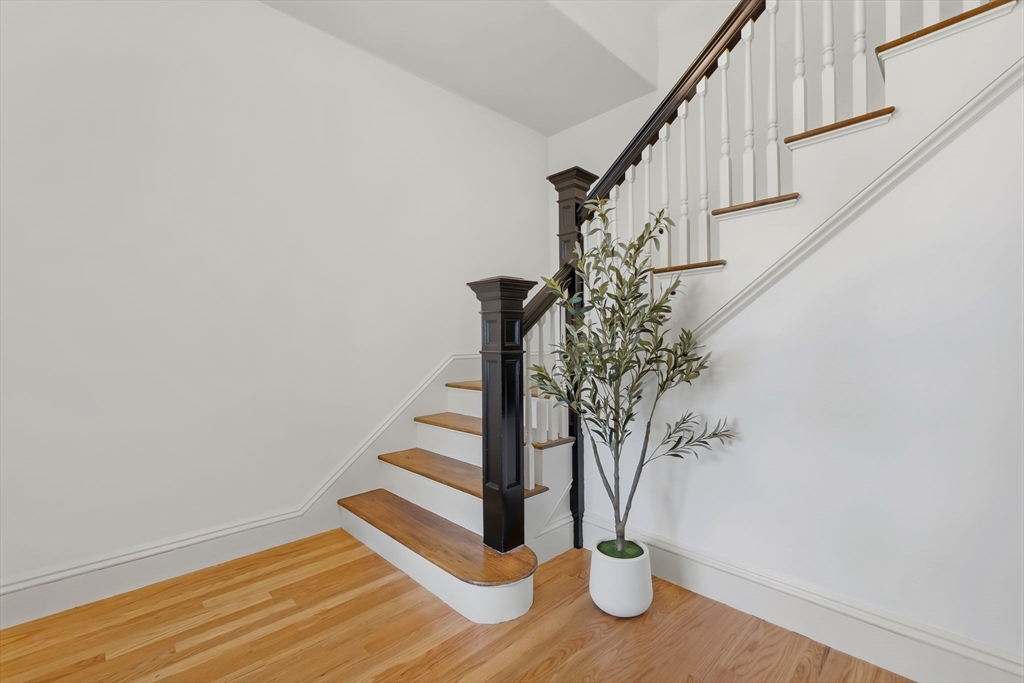 32 Ocean Street Beverly, MA 01915 - Photo 3 of 34