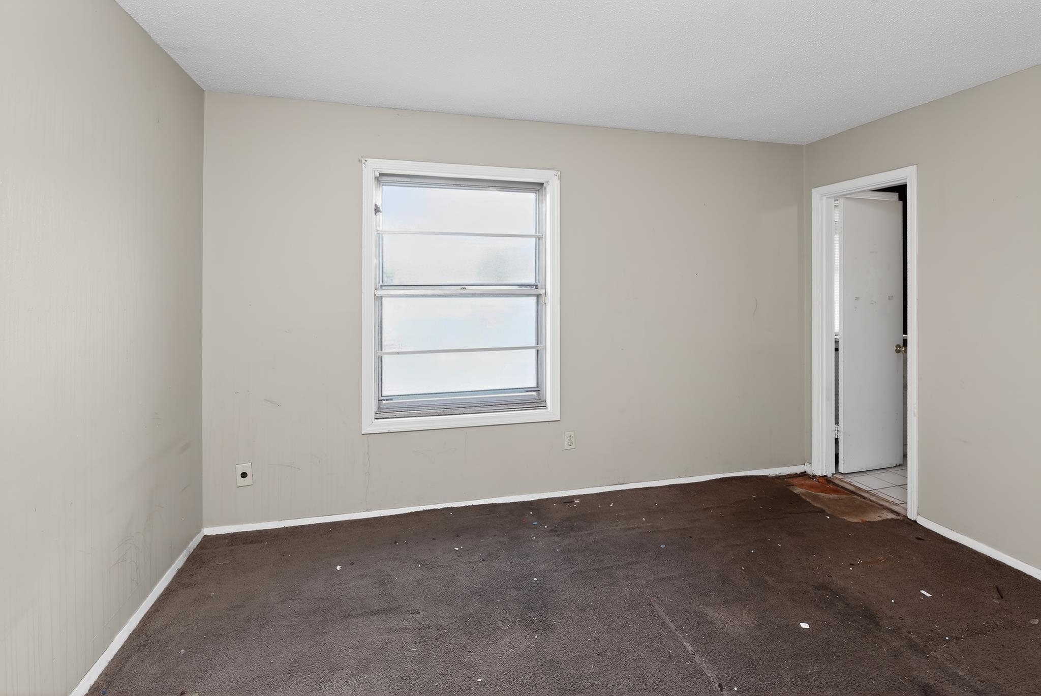 645 Parkrose Road Memphis, TN 38109 - Photo 27 of 32 Neutral-toned walls highlight the window with white trim