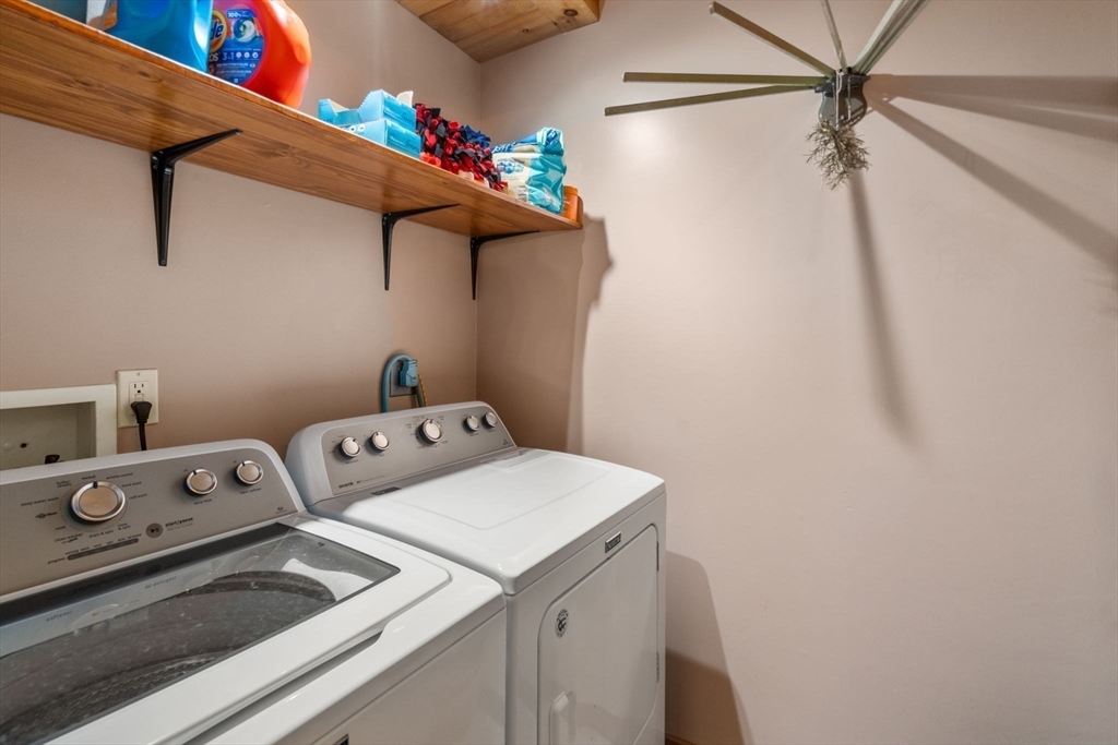 67 Streeter Road Sturbridge, MA 01518 - Photo 32 of 41 a utility room with dryer and washer