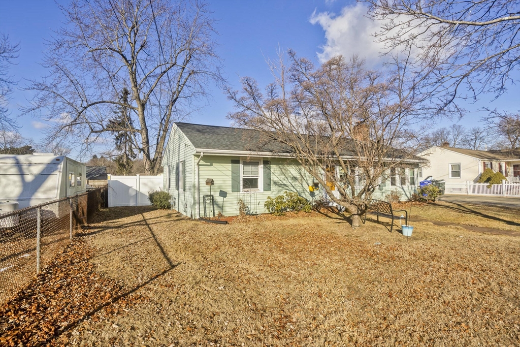 1722 Carew Street Springfield, MA 01104 - Photo 2 of 28 Gallery Image 2