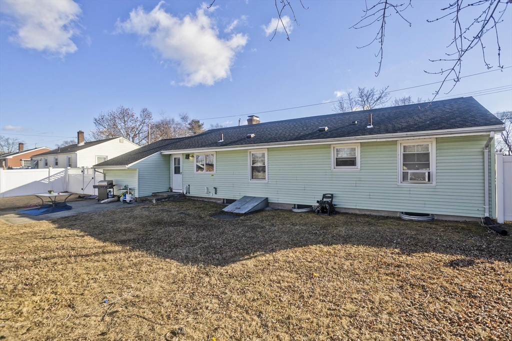1722 Carew Street Springfield, MA 01104 - Photo 4 of 28 Gallery Image 4